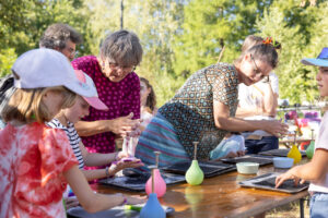 Filzkunst mit GrischArte Tarkabarka, Wanderbühne, Kleinkunstwochenende Vaduz, Illusionist Danini, Kolotoč, Philothea Figurentheater, Herz-Feuer, Polo`s Crêpes, Olga`s Hot-Dog, Compagnie Tarkabarka, Urban Dynasty, Handwerkskunst, Roger`s Kreisreisen, Karussell, handbetriebens Karussell, Auring,