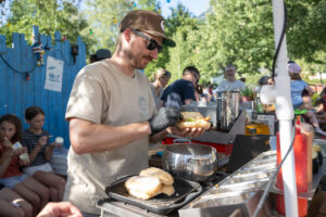 Olga´s Hot-Dog Tarkabarka, Wanderbühne, Kleinkunstwochenende Vaduz, Illusionist Danini, Kolotoč, Philothea Figurentheater, Herz-Feuer, Polo`s Crêpes, Olga`s Hot-Dog, Compagnie Tarkabarka, Urban Dynasty, Handwerkskunst, Roger`s Kreisreisen, Karussell, handbetriebens Karussell, Auring,