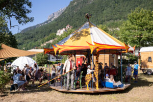 Roger`s Kreisreisen Tarkabarka, Wanderbühne, Kleinkunstwochenende Vaduz, Illusionist Danini, Kolotoč, Philothea Figurentheater, Herz-Feuer, Polo`s Crêpes, Olga`s Hot-Dog, Compagnie Tarkabarka, Urban Dynasty, Handwerkskunst, Roger`s Kreisreisen, Karussell, handbetriebens Karussell, Auring,